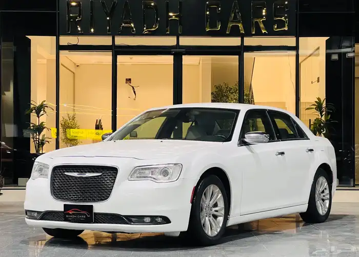 كرايزلر 2018 هيمي C300 V8 (بحالة ممتازة ) 2