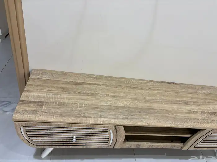 طاولة شاشة لون خشبي سليمة 0