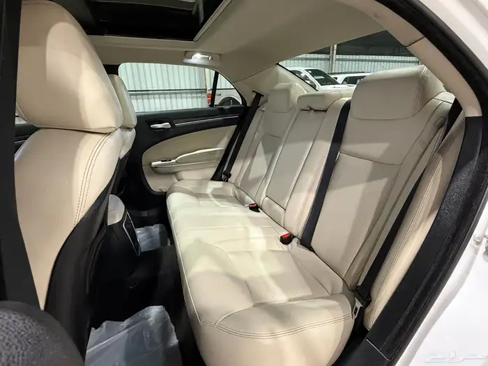 كرايزلر 2018 C300V6 فل (بحالة ممتازة) 11