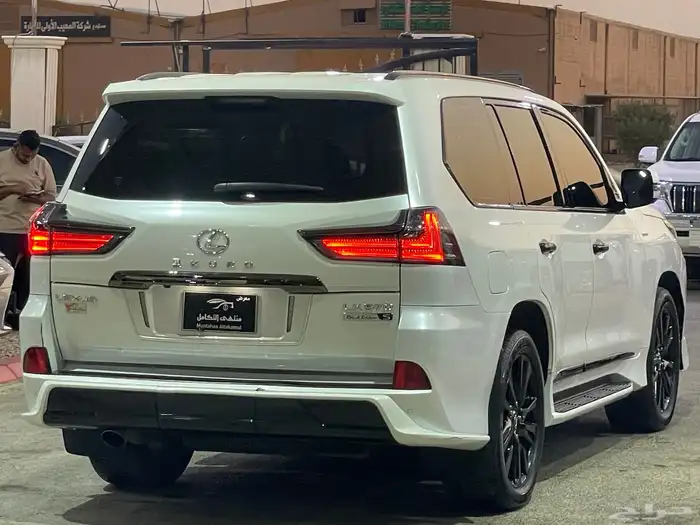 لكزس LX570 2020 بلاك اديشن 8