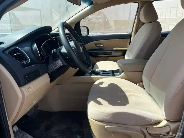 كيا كرنفال بنزين موديل 2020 8