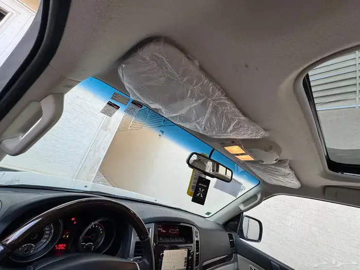 للبيع جيب مستوبيشي باجيرو فل كامل عداد قليل علامة ذهبيه 21