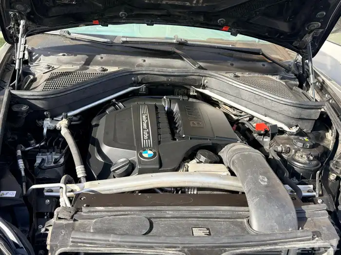 للبيع سيارة BMW فئة X6 موديل 2012 2
