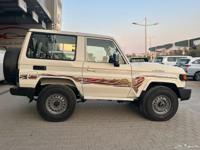 تويوتا لاندكروزر مصندق ونش ديزل 2025 ابيض190900شامل الضريبة 3