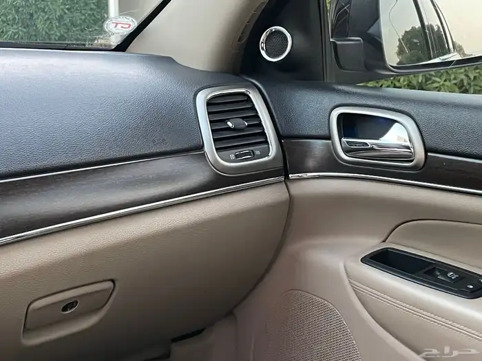 جيب جراند شيروكي 2015 سعودي عداد قليل بحالة الوكاله 33