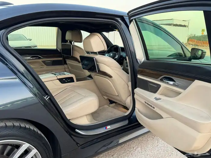 بي ام دبليو 740Li _ 2016 15