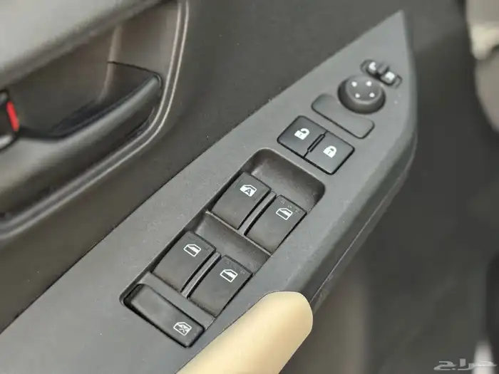 تويوتا يارس 2023 Y 18