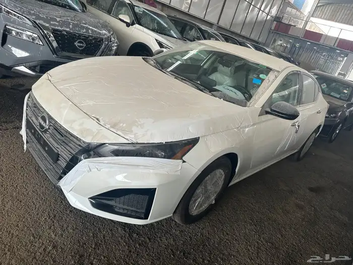 نيسان التيما S استندر 2026 ابيض رصاصي بترومين 1