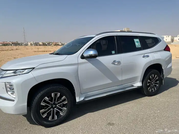 متسوبيشي مونتيرو للبيع 2