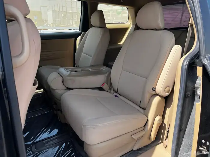 كيا كرنفال بنزين موديل 2020 11