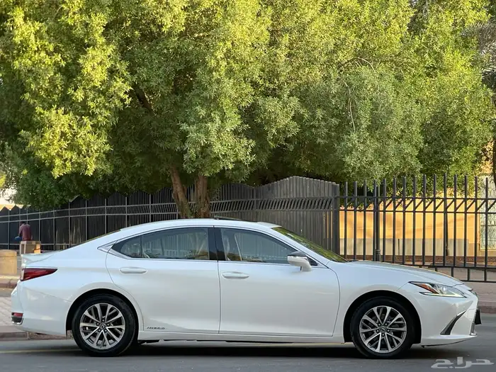 لكزس-ES300h-2022(ممشي49الف) 2