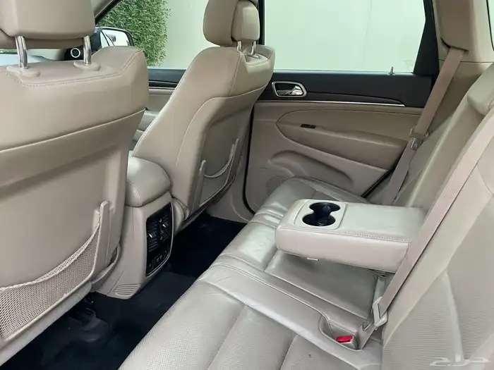 جيب جراند شيروكي 2015 سعودي عداد قليل بحالة الوكاله 19