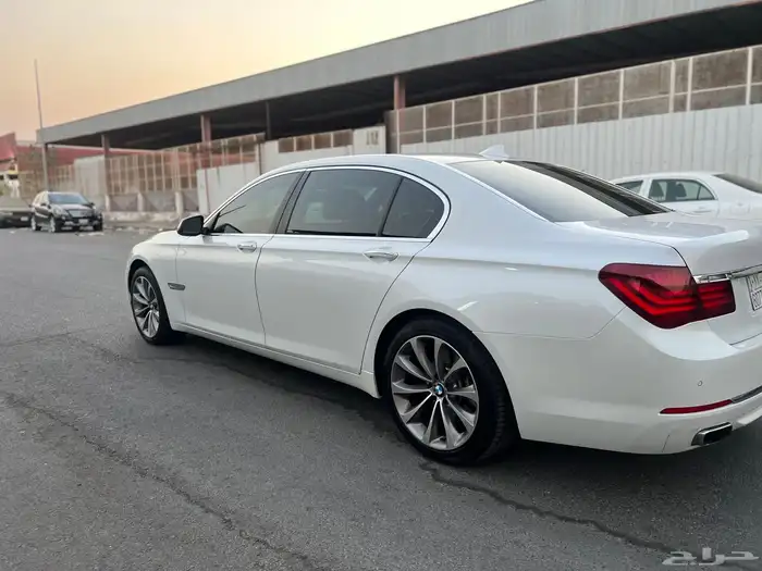 بي إم دبليو مديل 2013 8