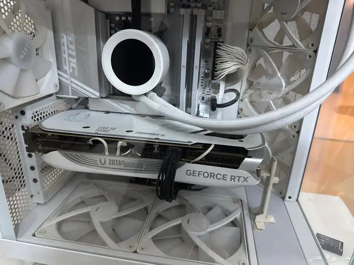 كرت شاشة 4080 سوبر ابيضrtx 4080 super 4