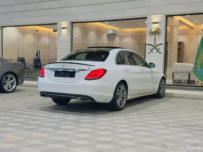 مرسيدس C200 فل كامل نظيف جدا 5