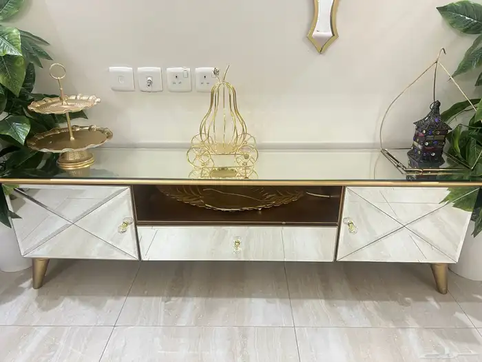 طاولة تلفاز 1