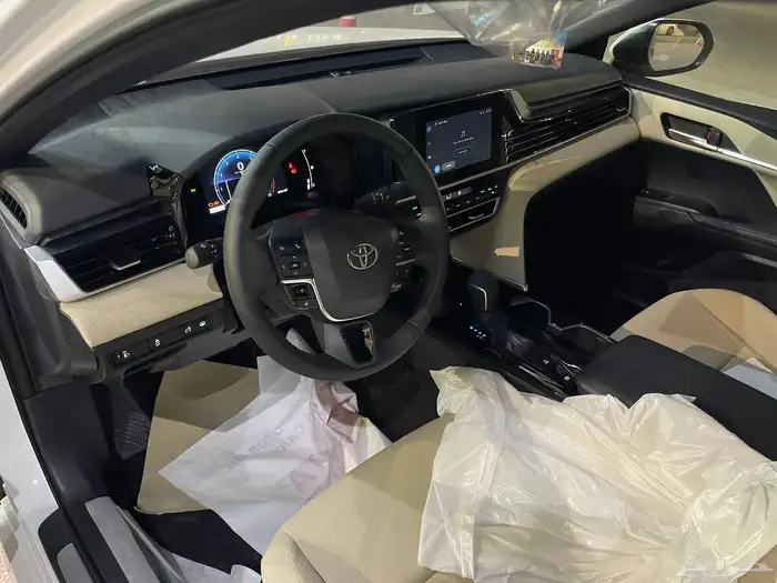 تويوتا كامري بنزين نص فل فتحه موديل 2025 اصفار 9