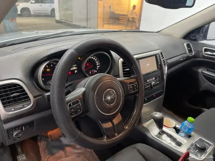 جيب قراند شيروكي 6 سلندر بدي وكاله 2011 12