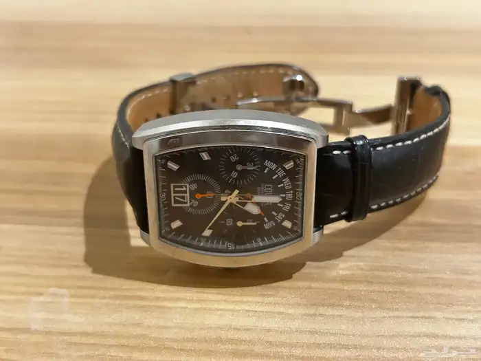 للبيع ساعة رجاليه جلد ماركة COVER سويسرية 3