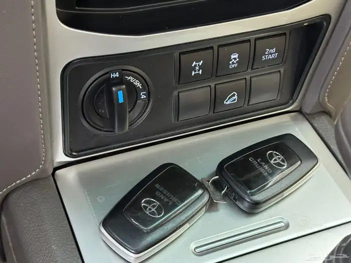 تويوتا برادو 2020 فل كامل VX 15