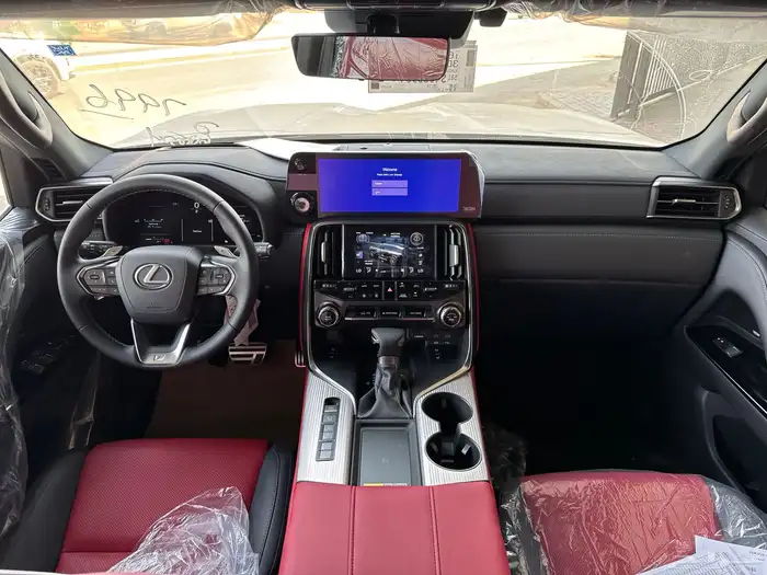 لكزس LX600 فئة F-SPORT بنزين 2025 5