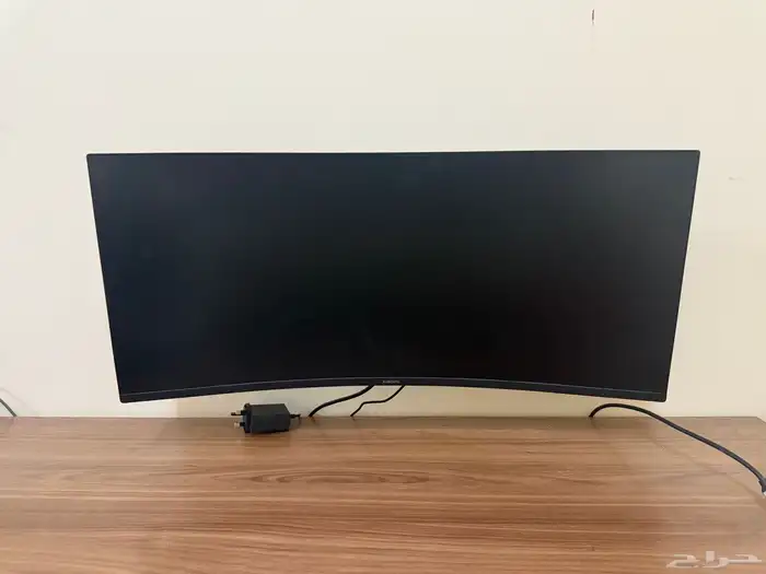 طاولة وشاشة للبيع 2