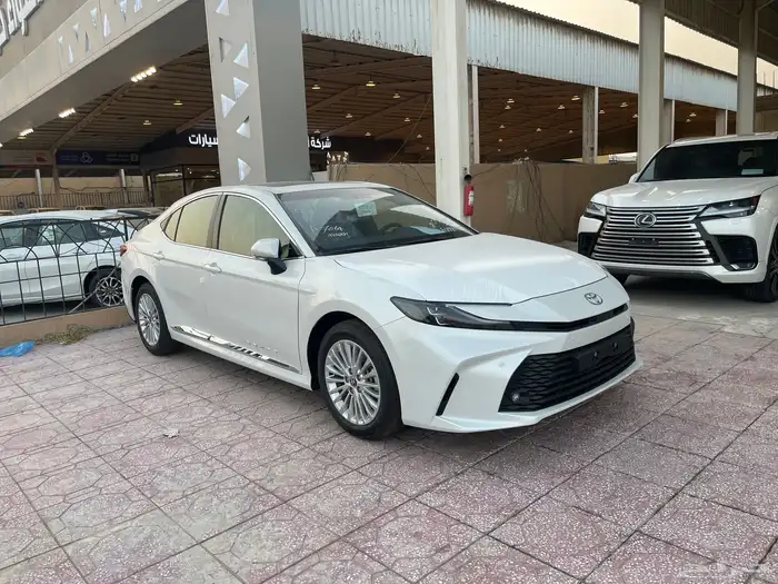 تويوتا كامري بنزين نص فل فتحه موديل 2025 اصفار 3