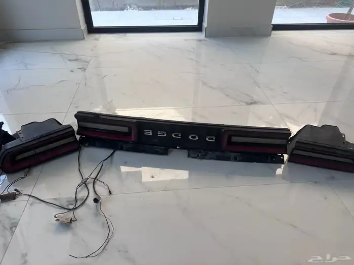 عواكس علامات دودج تشالنجر غطا بعلامة srt للجنوط 3