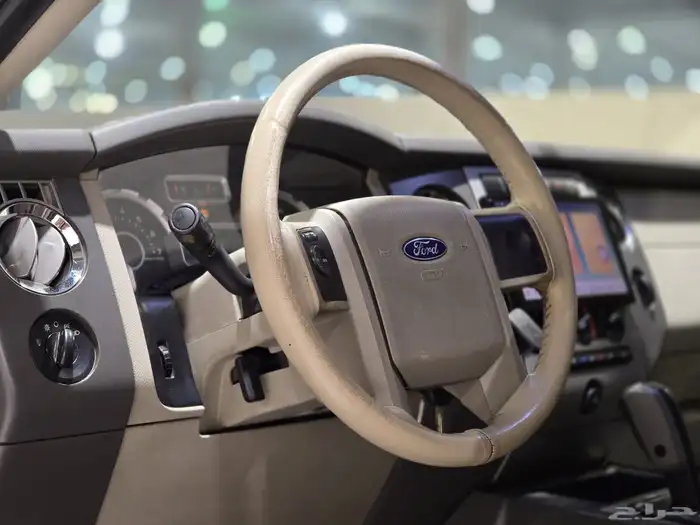 فورد اكسبيدشن موديل 2013 بحالة ممتازة 11