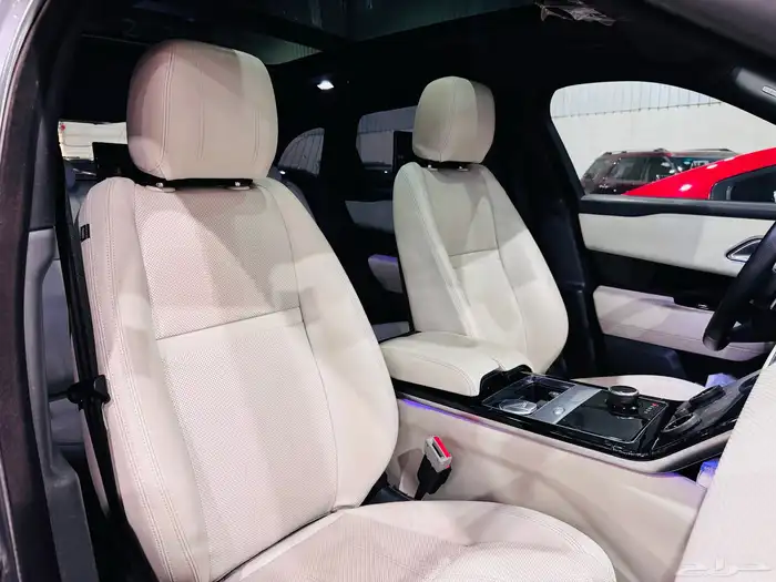 رنج روفر فيلار . SE P250 R-Dynamic 6