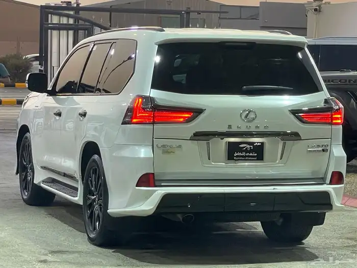 لكزس LX570 2020 بلاك اديشن 10