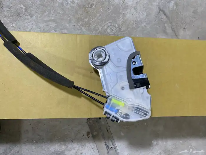 لقمة باب داخلي تايوتا كامري 2023 جديد للبيع 0