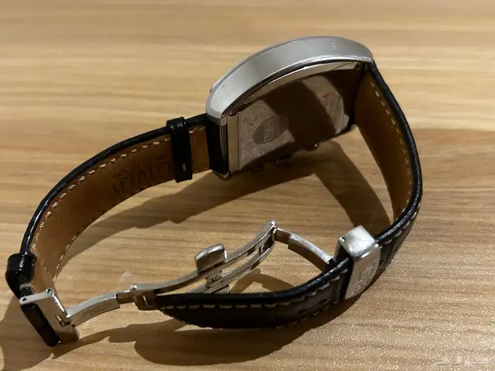 للبيع ساعة رجاليه جلد ماركة COVER سويسرية 5