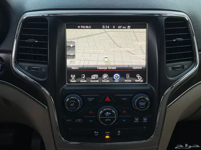 جيب جراند شيروكي 2015 سعودي عداد قليل بحالة الوكاله 32