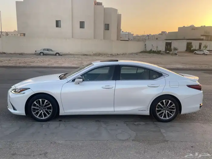 لكزس 2022 ES هايبرد 4
