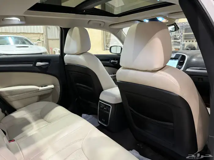 كرايزلر 2018 C300V6 فل (بحالة ممتازة) 8