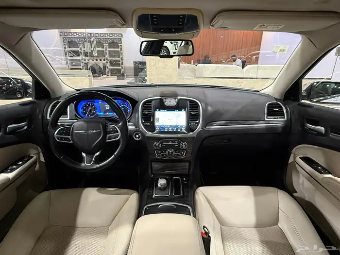 كرايزلر 2018 C300V6 فل (بحالة ممتازة) 12