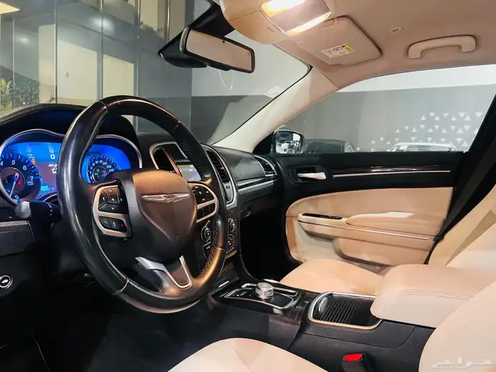كرايزلر 2018 هيمي C300 V8 (بحالة ممتازة ) 7