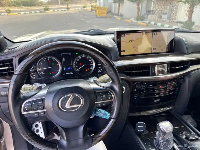 جيب لكزس 2018 28