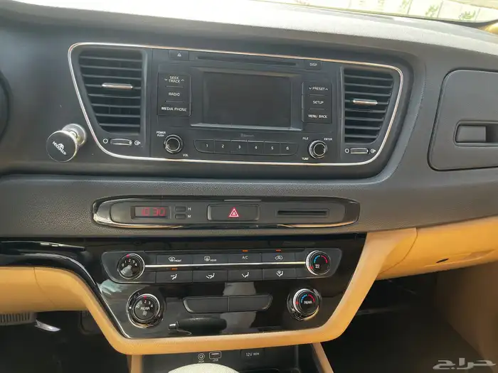 كيا كرنفال بنزين موديل 2020 14