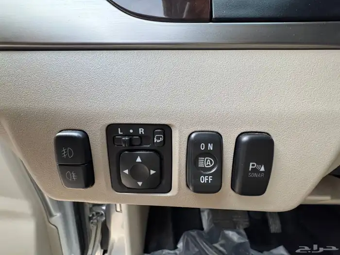 للبيع جيب مستوبيشي باجيرو فل كامل عداد قليل علامة ذهبيه 17