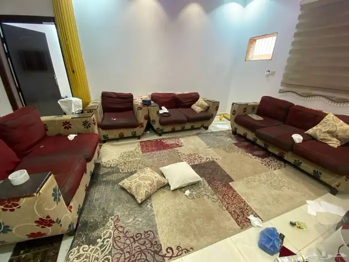 كنب نظيف 9 نفر مع فرشة ودولاب 1