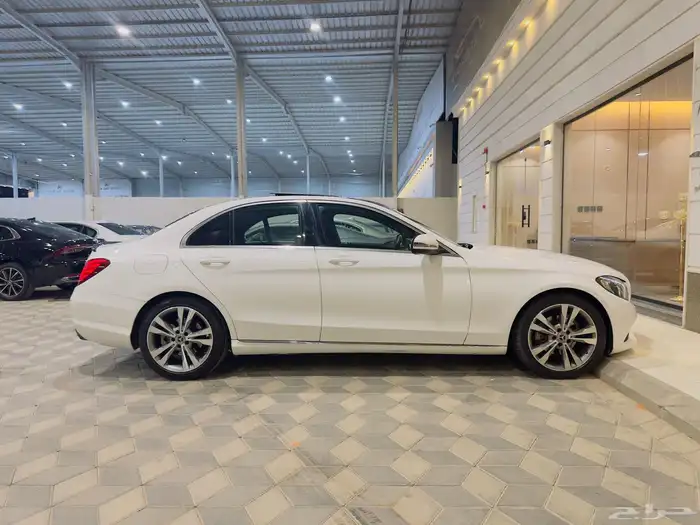 مرسيدس C200 فل كامل نظيف جدا 4