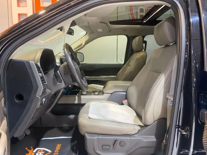 فورد اكسبديشن XLT 2020 بحاله ممتازه 22