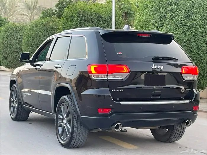 جيب جراند شيروكي 2015 سعودي عداد قليل بحالة الوكاله 8