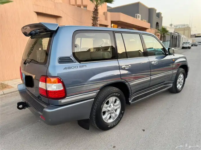 جيب لاندكروزر 2006 6