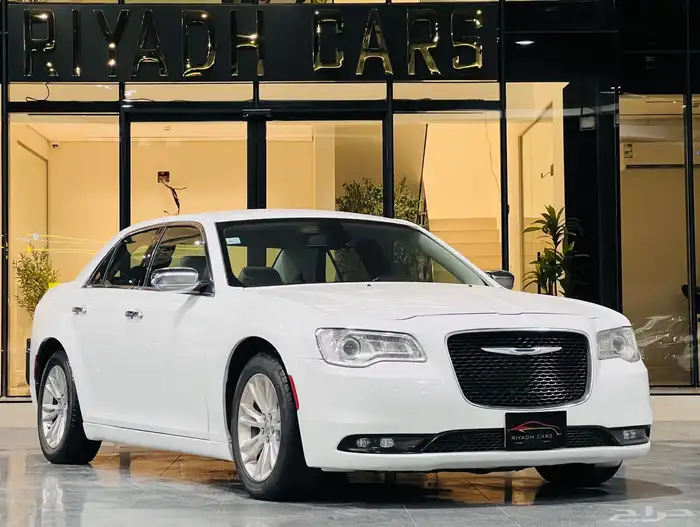 كرايزلر 2018 هيمي C300 V8 (بحالة ممتازة ) 1