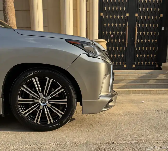 نادر من النوادر جيب لكزس LX570 (مخزن عداد 36 ألف فقط) 6