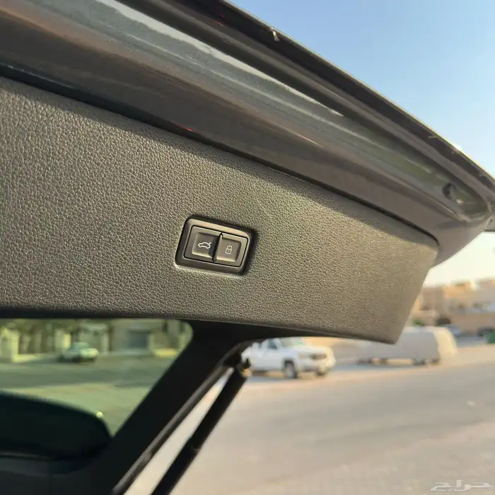 للبيع q8 s-line 2020 نظيف 21