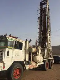 حفار آبار ارتوازية باحدث الحفارات 2